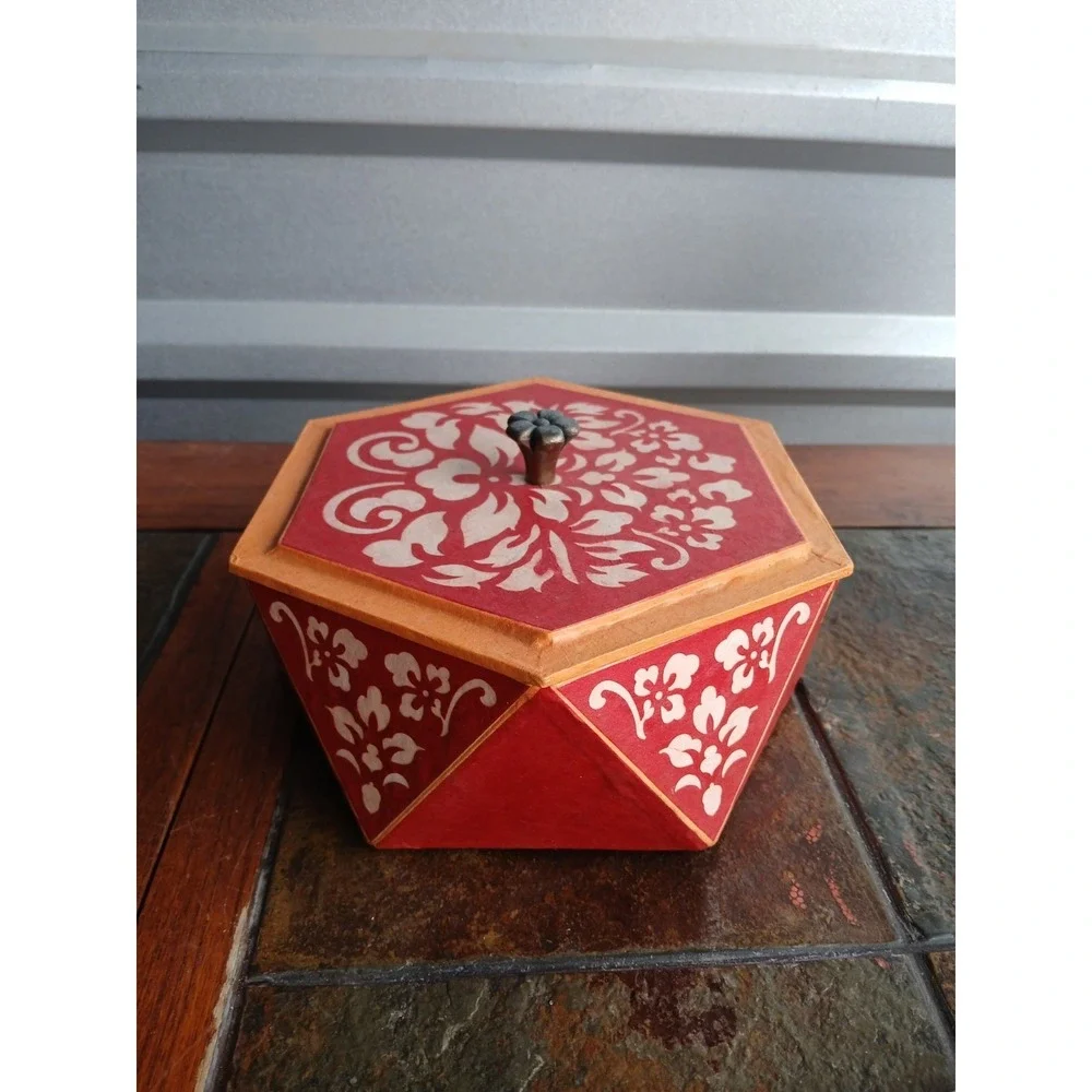 Vintage Kashmiri Papier Mache Hexagonal Trinket‎ Box Red Floral Stenciled 6